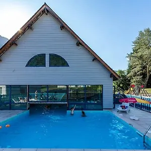 https://residence-les-trois-vallees-arreau.midi-pyreneeshotels.com